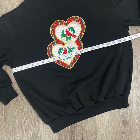 Vintage 90’s Embroidered Cardinal Hearts Christmas Sweatshirt Crew Neck Black - Picture 9 of 9